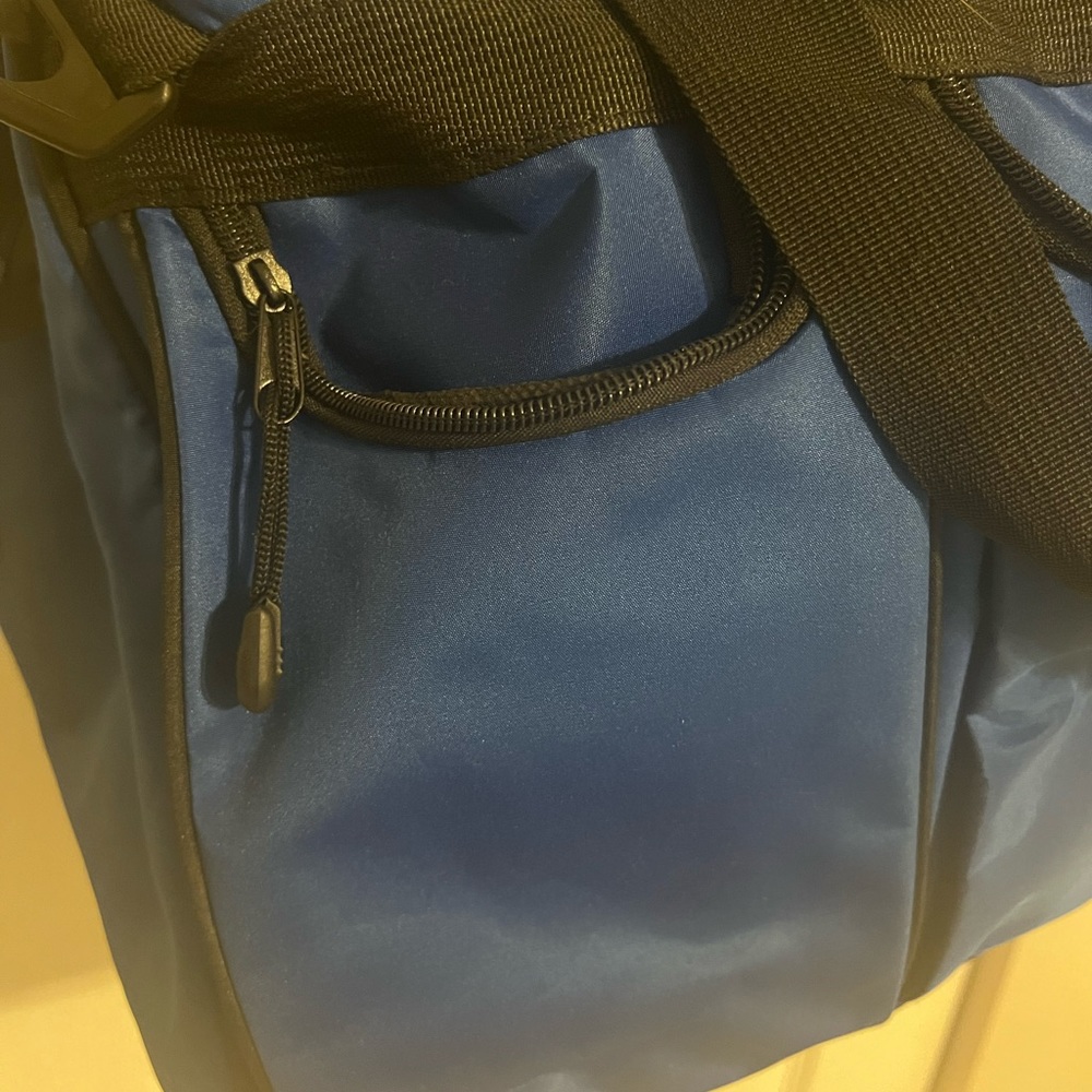 BMW DUFFLE BAG - Picture 8 of 8